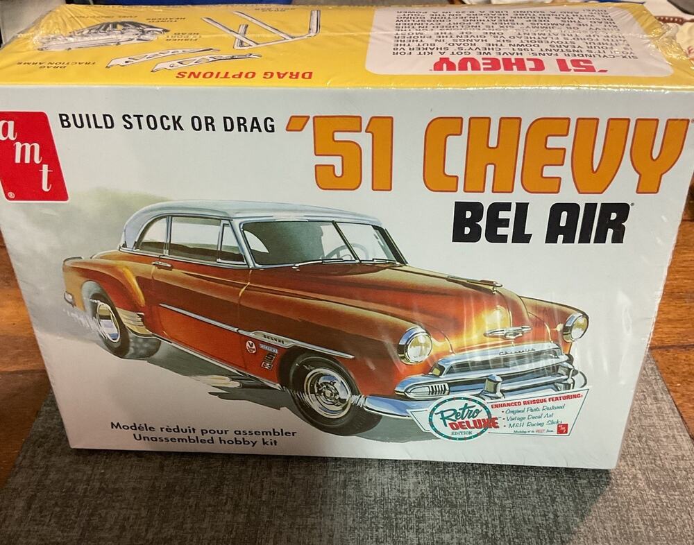 AMT '51 Chevy Bel Air Retro Deluxe Stock/Drag 1:25 Plastic Model Kit AMT862/12